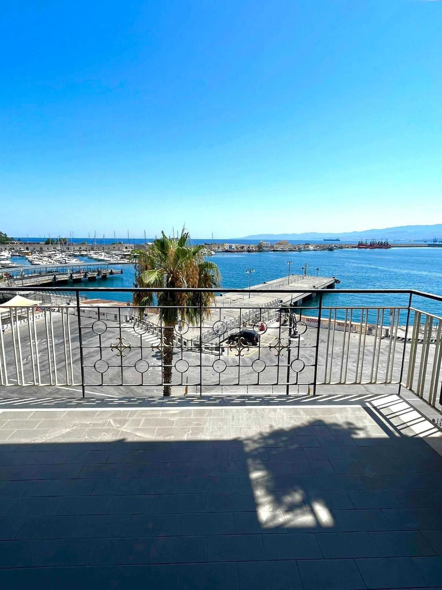 Отель Harbor Elegance Estate Милаццо Экстерьер фото